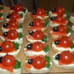 КАНАПЕ «БОЖЬИ КОРОВКИ»
— закуски