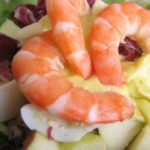 Как приготовить салат с креветками и авокадо