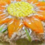 ХОЛОДЕЦ ИЗ КУРИЦЫ СО СВИНЫМИ НОЖКАМИ
— закуски