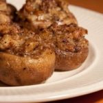 НОВОГОДНИЕ ШАМПИНЬОНЫ, ФАРШИРОВАННЫЕ СВИНЫМ ФАРШЕМ
— закуски