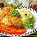 Пожарские котлеты с гарниром из пюре и грибами — Вторые блюда