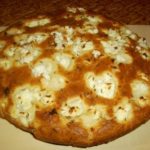 Сырная лепешка с финиками — выпечка