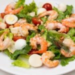 САЛАТ С МОЦАРЕЛЛОЙ ДЛЯ ИСКУШЁННЫХ ВЛЮБЛЁННЫХ
— салаты