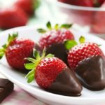 ШОКОЛАДНО-КЛУБНИЧНЫЕ ДЕСЕРТЫ – ГОТОВИМ НА ДЕНЬ СВЯТОГО ВАЛЕНТИНА
— десерты