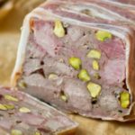 ПРАЗДНИЧНЫЙ ТЕРРИН ИЗ УТКИ И КРОЛИКА
на второе