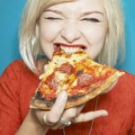 Медленно есть и много пить — 5 советов тем, кто борется с перееданием — диеты