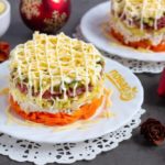 Салат с курицей и колбасой — салаты