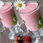 Кефирный коктейль с клубникой и бананом — напитки