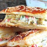 Закусочные слойки с крабовыми палочкам — закуски