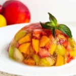 Желе из шампанского с фруктами и ягодами — десерты