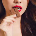 Шоколад, телевизор, сахар и еще 3 неожиданные трюка для похудения, которые работают — диеты