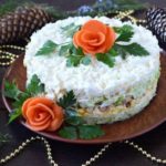 СЛОЕНЫЙ САЛАТ С КУРИЦЕЙ И ПЕКИНСКОЙ КАПУСТОЙ — салаты