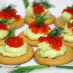 Новогодние канапе на крекерах — закуски