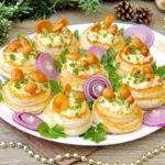 Новогодние волованы с сыром и грибами — закуски