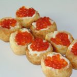 Профитроли с красной икрой — закуски