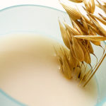 Что такое овсяное молоко и с чем его едят — диеты