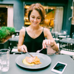 Иди поужинай! 4 опасности для здоровья из-за недоедания