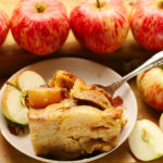 Шарлотка, цветаевский пирог и штрудель: рецепты лучшей выпечки с яблоками