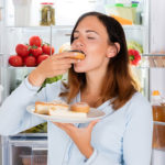 Хватит бегать к холодильнику! Как перестать переедать без причины?