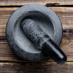 Как приправить ступку и пестик: Основы кухонного инструмента