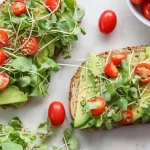 Чем полезна микрозелень летом, когда вокруг разнообразие овощей, фруктов и зелени?