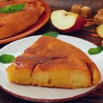 Вкусный десерт: заливная шарлотка с яблоками